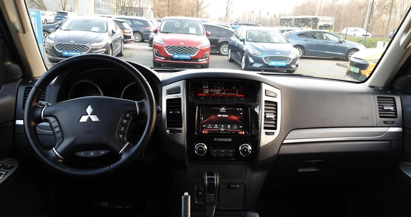 Mitsubishi Pajero cena 159900 przebieg: 183000, rok produkcji 2018 z Dąbrowa Górnicza małe 379